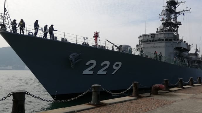 海上自衛隊の護衛艦 あぶくま DE-229あぶくま 停泊姿