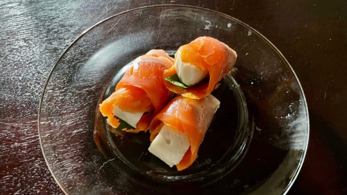 生麩のスモークサーモン巻き