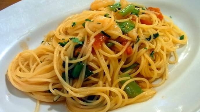 小エビと小松菜のトマトソースパスタ PRANZO A タベルナキンタ