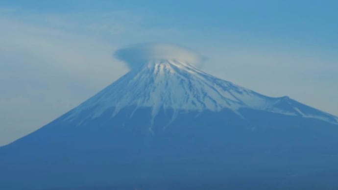 ：：：傘をさしてる富士山：：：
