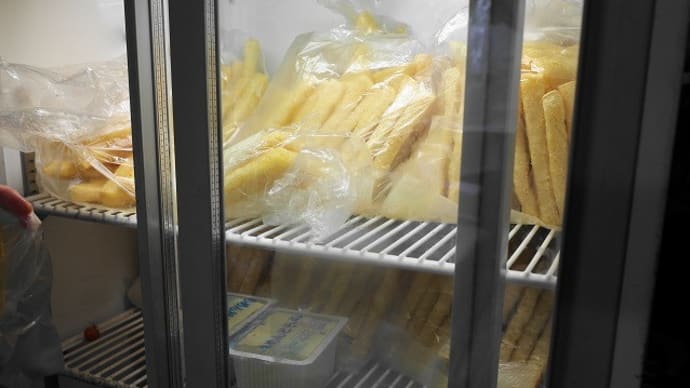 小池豆腐店でおでん用の厚揚げ