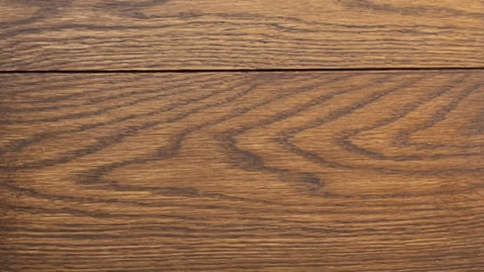 淡い色合いが人気ですが、定番は赤茶色だと思います/塗装仕上げフローリング