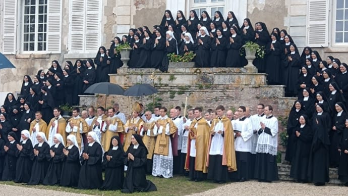 2022年4月24日、フランスでは日本からの修道女が初誓願を立てられました。