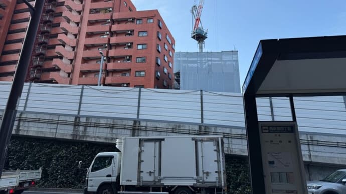 車道を歩くのは怖いのだ