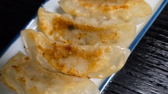 うちのごはん 餃子 と カレイの煮付け(^.^)