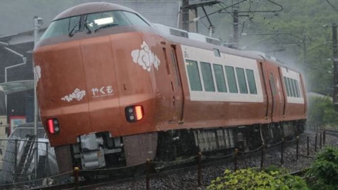 岡山の列車（新型特急やくも）