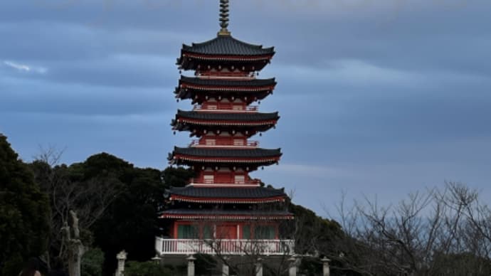 横須賀五重塔（久里浜霊園）