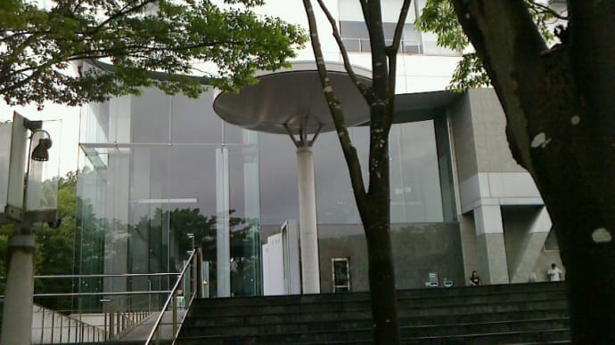 快適な図書館は大繁盛