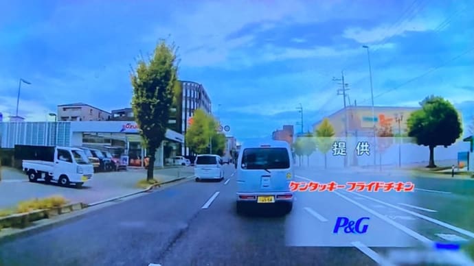 京都でクソダボが原チャで一時停止を無視して横道から飛び出して軽乗用車に打つかりやがる