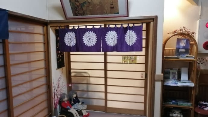 宿の朝ごはんと思い出の人形