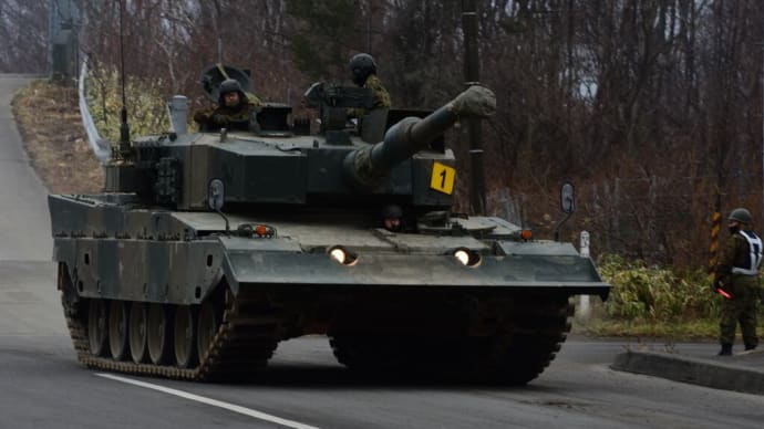 12/10 90式戦車、73式装甲車
