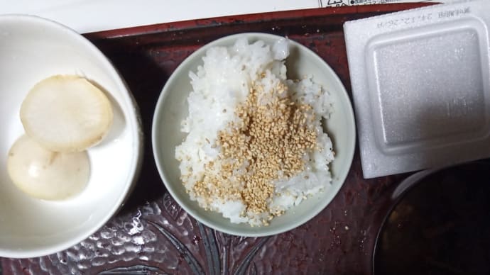 朝食　基本パターン３と減塩つるりなめこ赤だし