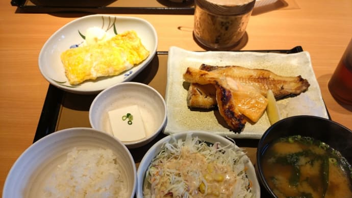 【やよい軒】鮭ハラスとしまほっけの定食。