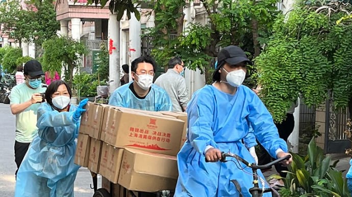 上海のロックダウンを支えているのは居民委員とボランティア