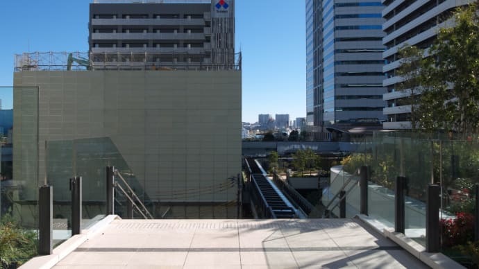 １２月の東京ポートシティ竹芝：オフィスタワー３階フロア内から３階屋外デッキへ　ＰＡＲＴ２