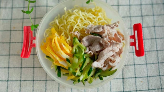 冷やし中華弁当とワカメスープ