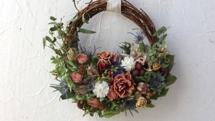 Attractive tulip and green wreath