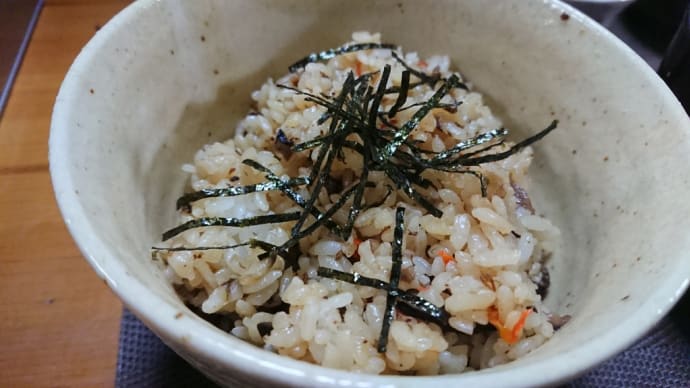 鶏ごぼうとシイタケの混ぜご飯。