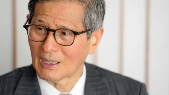 大上壇から国民を笑うハイエナ