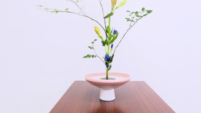オレンジ色のスカシユリ・・生花・三種生けと新風体