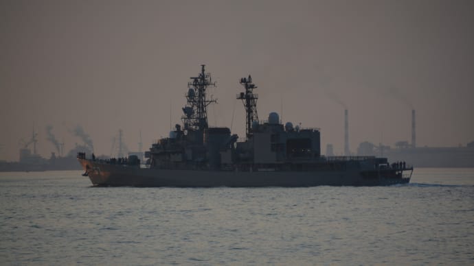 海上自衛隊護衛艦さわぎり　DD-157さわぎり　夕陽を浴びて