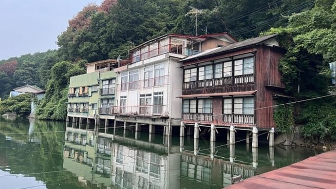 円良田湖 へら釣り 2024 8 6 梨の木桟橋 昭和の旅館は旧きノスタルジー 仕掛け高切れで現場作り4セット 中尺引っ張らずへら棚狙う釣り方も必要です^^