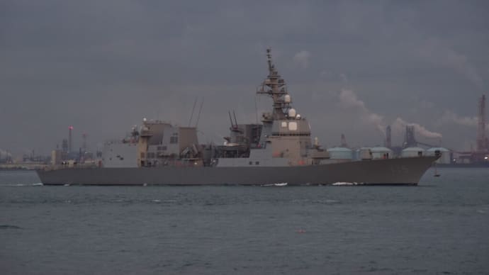 海上自衛隊汎用護衛艦 DD-115「あきづき」の航行 海峡航行姿