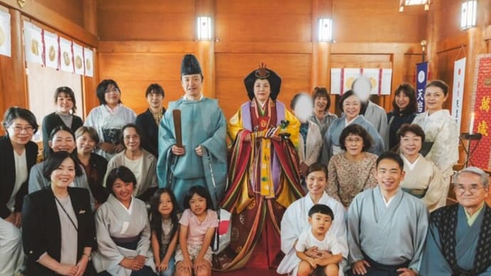十二単の着付けを奉納…宮崎県・天岩戸神社