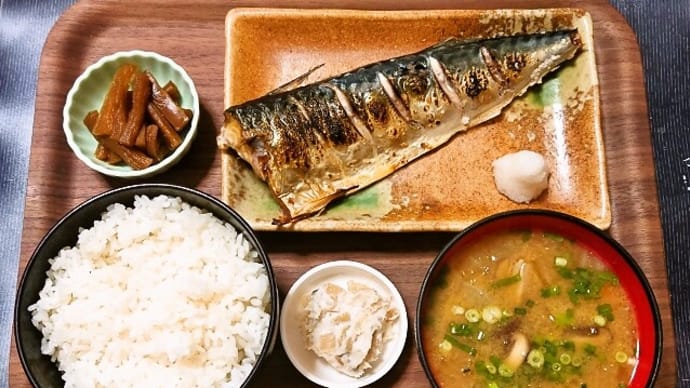 家で朝ごはん(ごはんに焼さば、割干大根漬、根野菜(ごぼう・人参・大根)と椎茸のみそ汁、わさび漬)(2024年10月14日)