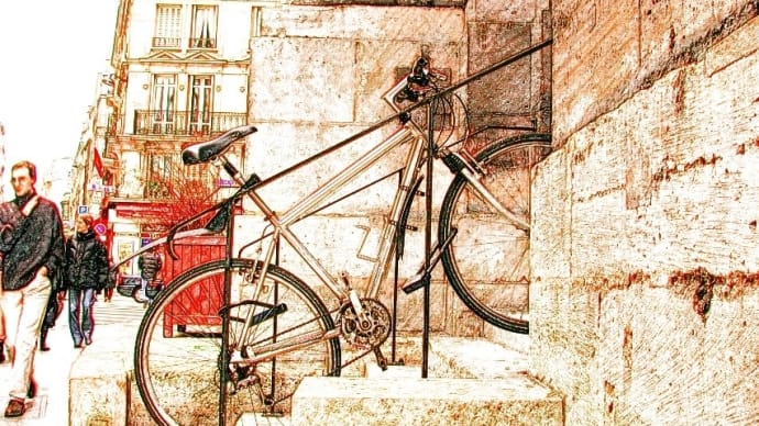パリ こんな所に自転車