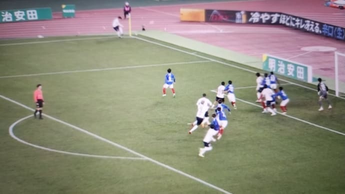 ソロモンのヘディングは枠外