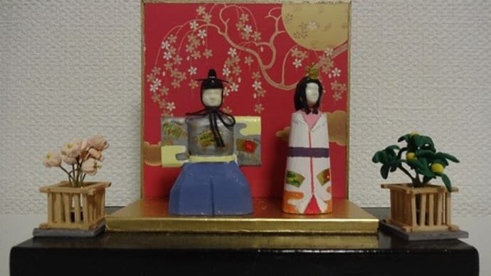 お雛さまを飾って