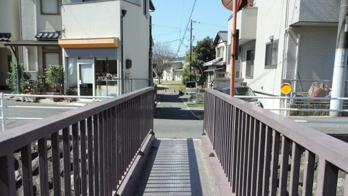 可愛川の一本橋（榎之窪新宮線橋）