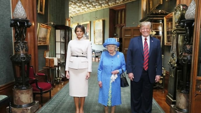 トランプ大統領夫妻エリザベス女王をティータイム