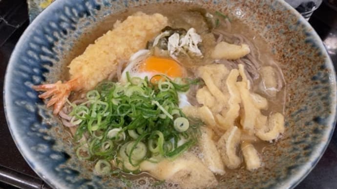 南海線なんば駅ホームで朝ごはん