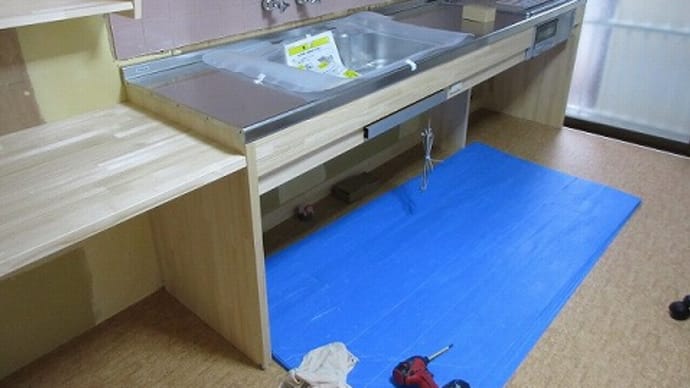 座って使えるキッチン 工事中