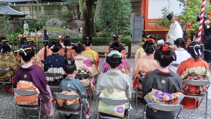 安井金比羅宮 櫛祭り 縁切り縁結び碑前の行列 萩