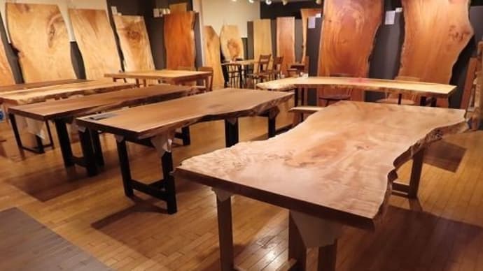 1861、新しく一枚板を入荷致しましたので、本日より仕上げの作業を。一枚板と木の家具の専門店エムズファニチャーです。