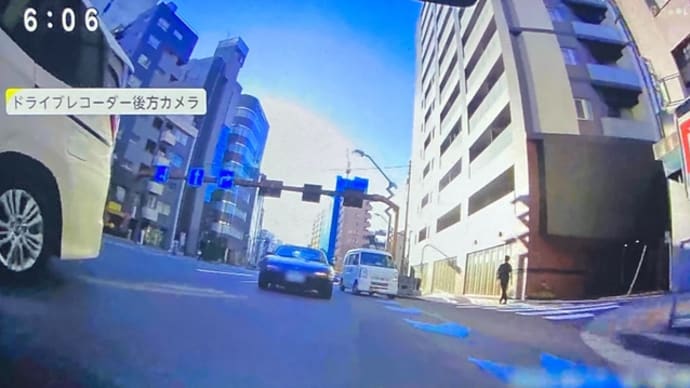東京でクソダボが乗用車でスクーターを轢き逃げ