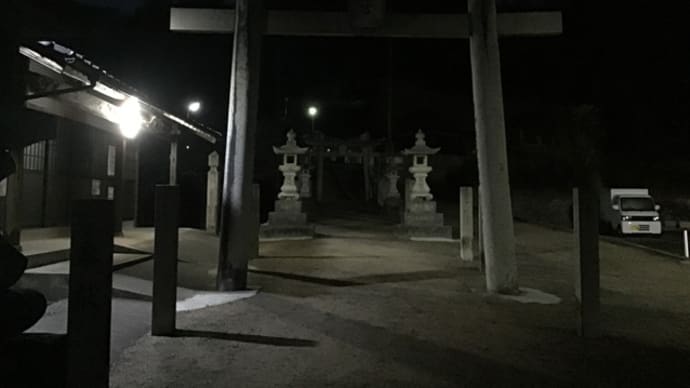 暗がりの神社へ