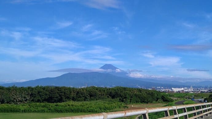 車の助手席で富士山撮影