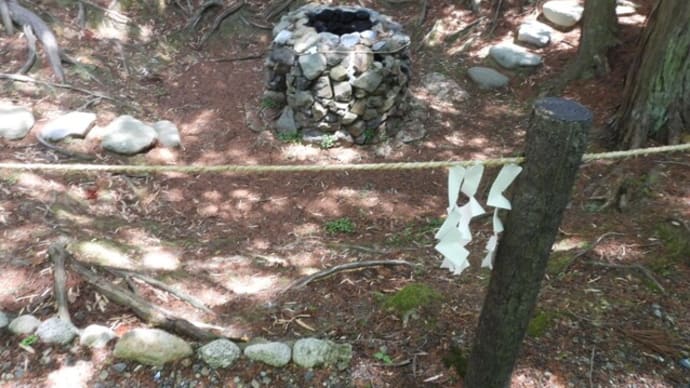 在原業平の塩釜跡(十輪寺にて)