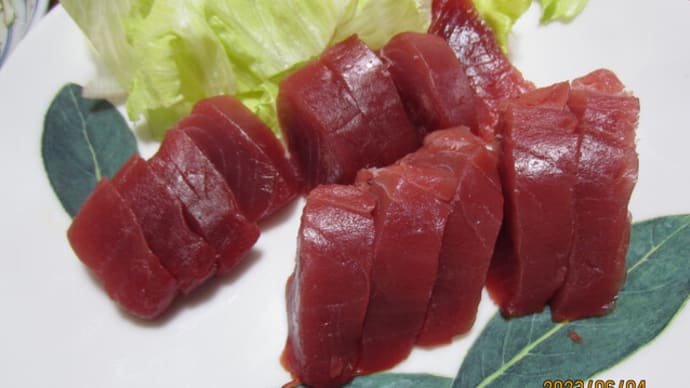 今シーズン初「生のクロマグロ」の刺身とグリーンピースの卵とじ&豆ごはん、アジの南蛮漬けの夕食