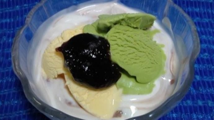 レディボーデン3種&ストロベリージャム入りヨーグルトをお夜食にしたんだね:P