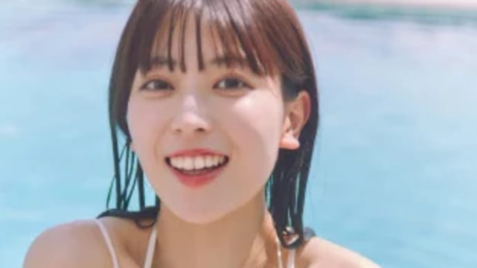乃木坂46岩本蓮加、美バストのぞく白ビキニ姿がまぶしすぎる… 『1st写真集』先行カット第6弾解禁