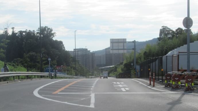 彩都を貫く都市計画道路茨木箕面丘陵線、茨木市内の現状（前）