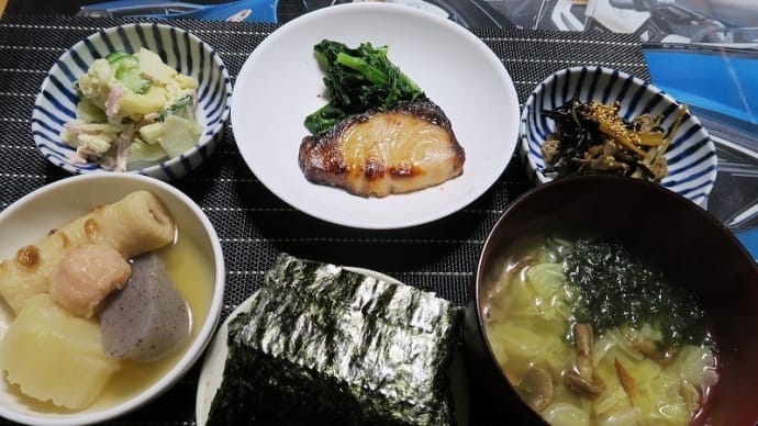 ぶりの會津酒粕焼き、ひじきの炒め煮、ぽてさら、おでん、健康味噌汁、炊屋食堂の田舎定食・・・庶民の味。