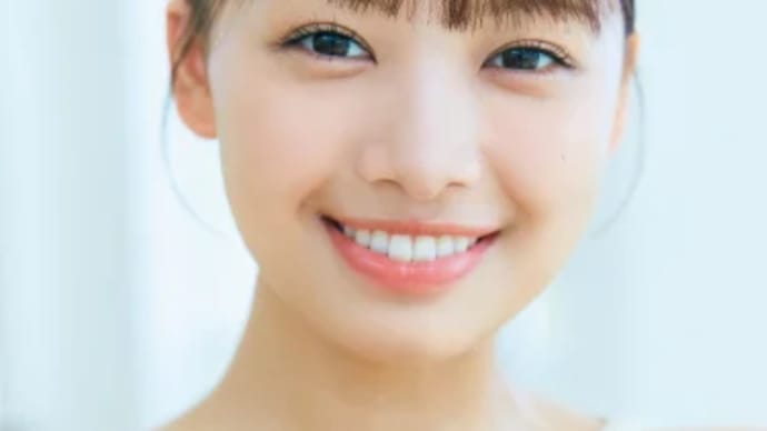 日向坂46濱岸ひより、デコルテ輝く純白のウェディングドレス姿 チャペルで挙式さながらに撮影