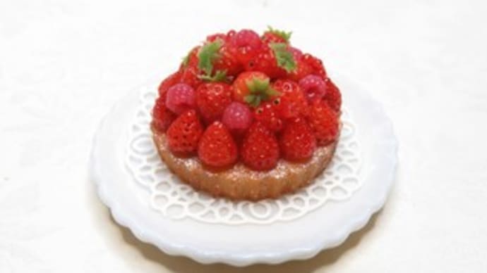 千葉そごうの「魅惑のミニチュア展」に出品ケーキを発送