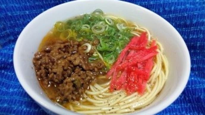 マルタイ即席ラーメン/牛ひき肉ピリ辛味噌炒めを加えて昼食にしたんだね:P